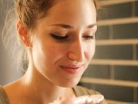 Feet - Alexandra + Olga A - 2011-04-02 Two girls in the center of Moscow