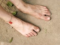 Feet - Alexandra + Olga A - 2011-04-02 Two girls in the center of Moscow