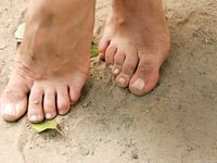 Feet - Alexandra + Olga A - 2011-04-02 Two girls in the center of Moscow