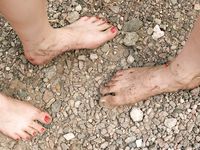 Feet - Alexandra + Olga A - 2011-04-02 Two girls in the center of Moscow