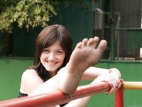 Feet - Alexandra + Olga A - 2011-04-02 Two girls in the center of Moscow