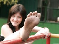 Feet - Alexandra + Olga A - 2011-04-02 Two girls in the center of Moscow