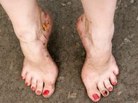 Feet - Alexandra + Olga A - 2011-04-02 Two girls in the center of Moscow