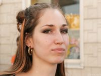 Feet - Alexandra - 2010-08-08 Hot asphalt and bare feet