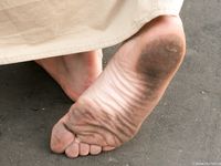 Feet - Alexandra - 2010-08-08 Hot asphalt and bare feet