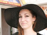 Feet - Alexandra - 2010-08-08 Hot asphalt and bare feet