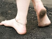 Feet - Alexandra - 2010-08-08 Hot asphalt and bare feet