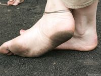 Feet - Alexandra - 2010-08-08 Hot asphalt and bare feet