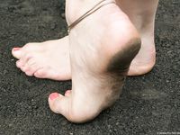 Feet - Alexandra - 2010-08-08 Hot asphalt and bare feet