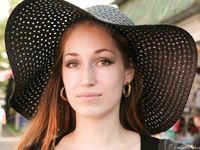 Feet - Alexandra - 2010-08-08 Hot asphalt and bare feet