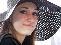 Feet - Alexandra - 2010-08-08 Hot asphalt and bare feet