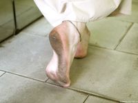 Feet - Alexandra - 2010-08-08 Hot asphalt and bare feet