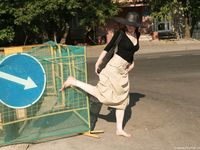 Feet - Alexandra - 2010-08-08 Hot asphalt and bare feet