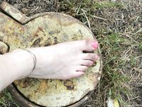 Feet - Alexandra - 2010-08-08 Hot asphalt and bare feet