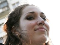 Feet - Alexandra - 2010-08-08 Hot asphalt and bare feet