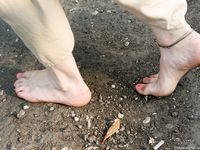 Feet - Alexandra - 2010-08-08 Hot asphalt and bare feet