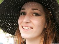 Feet - Alexandra - 2010-08-08 Hot asphalt and bare feet