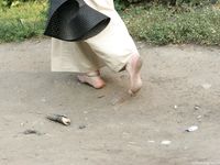 Feet - Alexandra - 2010-08-08 Hot asphalt and bare feet