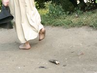 Feet - Alexandra - 2010-08-08 Hot asphalt and bare feet