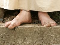 Feet - Alexandra - 2010-08-08 Hot asphalt and bare feet