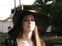 Feet - Alexandra - 2010-08-08 Hot asphalt and bare feet