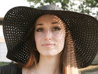 Feet - Alexandra - 2010-08-08 Hot asphalt and bare feet