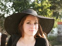 Feet - Alexandra - 2010-08-08 Hot asphalt and bare feet