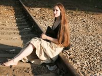 Feet - Alexandra - 2010-08-08 Hot asphalt and bare feet