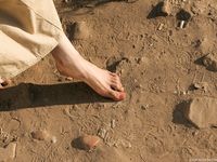 Feet - Alexandra - 2010-08-08 Hot asphalt and bare feet