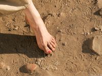 Feet - Alexandra - 2010-08-08 Hot asphalt and bare feet