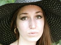 Feet - Alexandra - 2010-08-08 Hot asphalt and bare feet