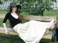 Feet - Alexandra - 2010-08-08 Hot asphalt and bare feet