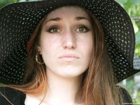 Feet - Alexandra - 2010-08-08 Hot asphalt and bare feet