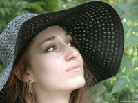 Feet - Alexandra - 2010-08-08 Hot asphalt and bare feet