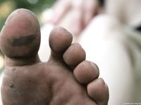 Feet - Alexandra - 2010-08-08 Hot asphalt and bare feet