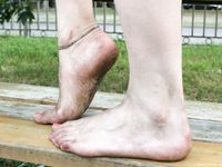 Feet - Alexandra - 2010-08-08 Hot asphalt and bare feet