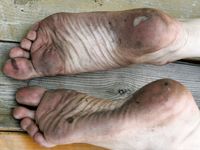 Feet - Alexandra - 2010-08-08 Hot asphalt and bare feet