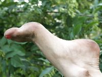 Feet - Alexandra - 2010-08-08 Hot asphalt and bare feet