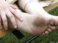 Feet - Alexandra - 2010-08-08 Hot asphalt and bare feet