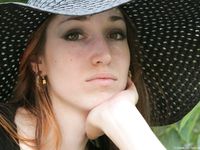 Feet - Alexandra - 2010-08-08 Hot asphalt and bare feet