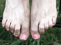 Feet - Alexandra - 2010-08-08 Hot asphalt and bare feet