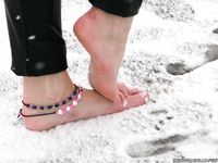 Feet - Alexandra A - 2011-03-27 Barefoot fun