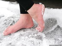 Feet - Alexandra B - 2011-06-09 Snow fun