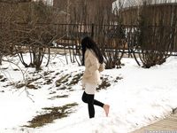 Feet - Alina - 2015-01-08 Barefoot in a winter park