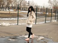 Feet - Alina - 2015-01-08 Barefoot in a winter park