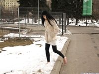 Feet - Alina - 2015-01-08 Barefoot in a winter park