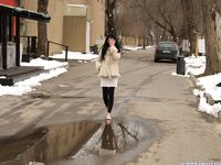 Feet - Alina - 2015-01-08 Barefoot in a winter park