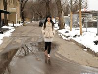 Feet - Alina - 2015-01-08 Barefoot in a winter park