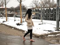 Feet - Alina - 2015-01-08 Barefoot in a winter park