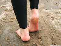 Feet - Alina - 2015-01-08 Barefoot in a winter park